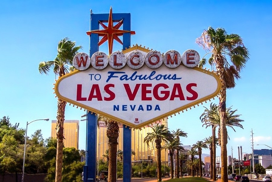 Las Vegas Mayor Calls for Casinos to Reopen Despite COVID-19 Worries
